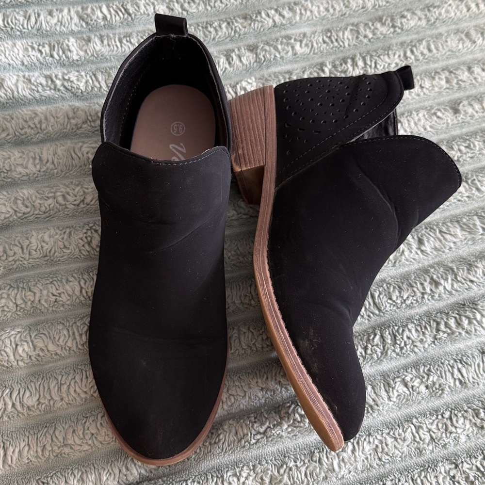 Vepose New York Black Ankle Boots with Brown Sole Women Size 9.5